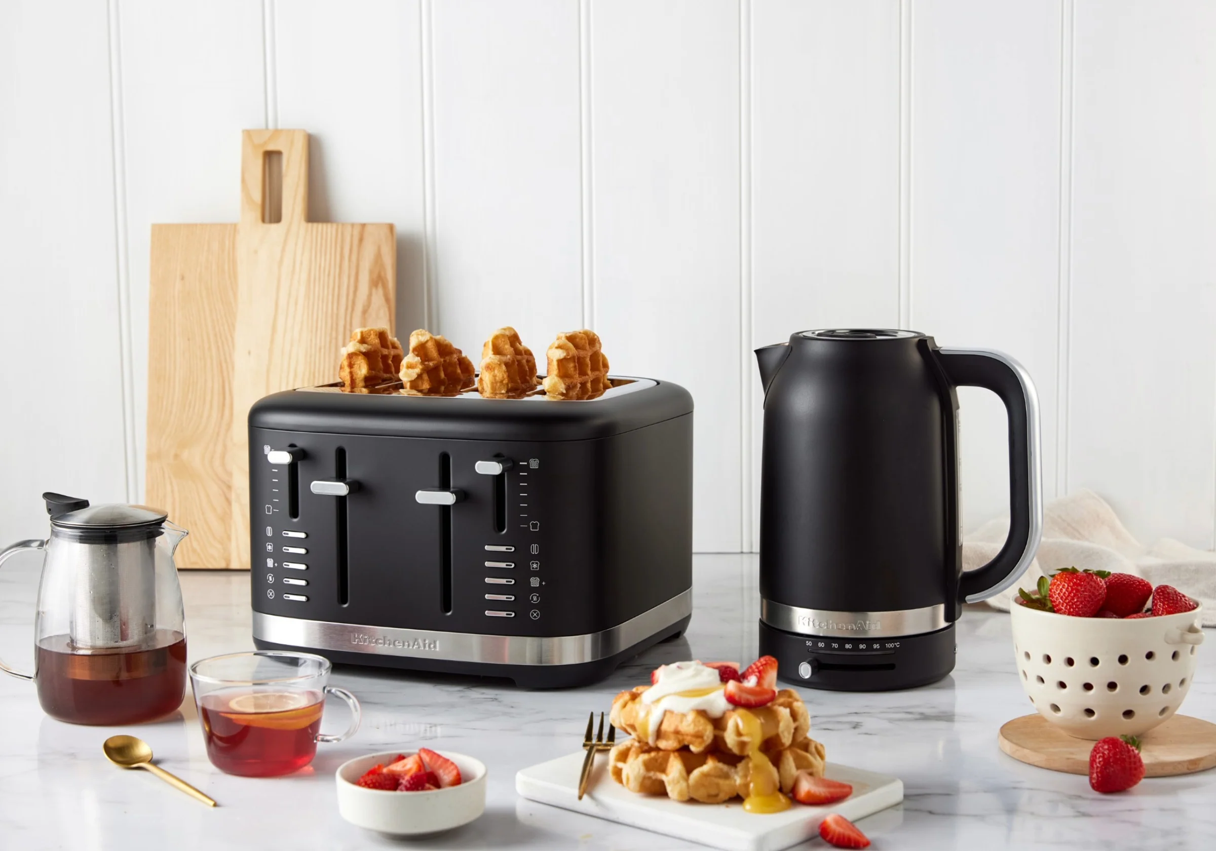 1.7L Variable Temperature Electric Kettle KEK1701 + 4 Slice Toaster KMT4109 - Image 10